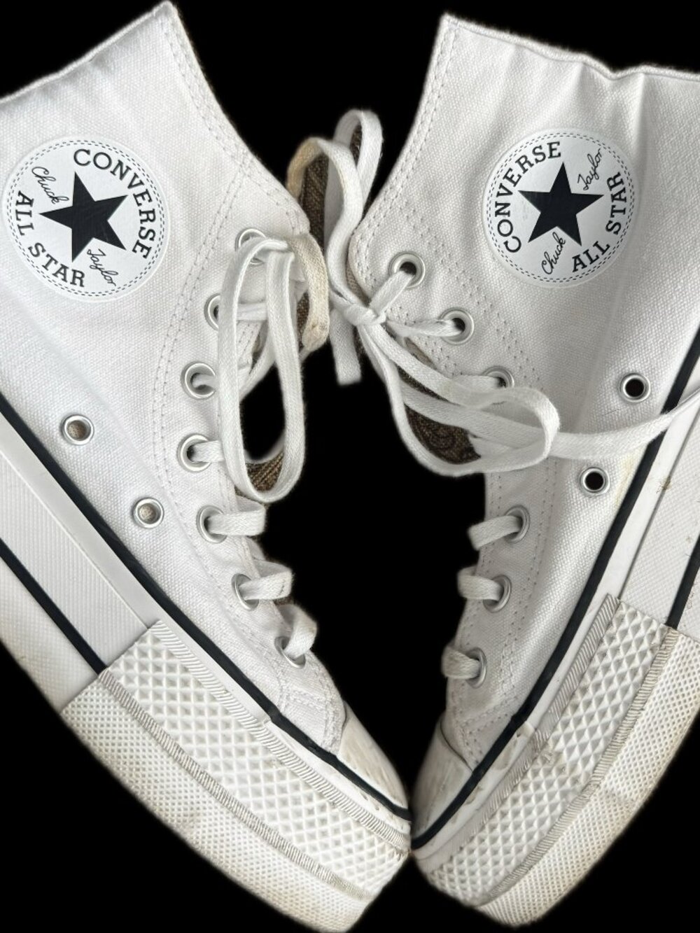 PLATFORM HIGH-TOP CHUCK TAYLORS SIZE 6